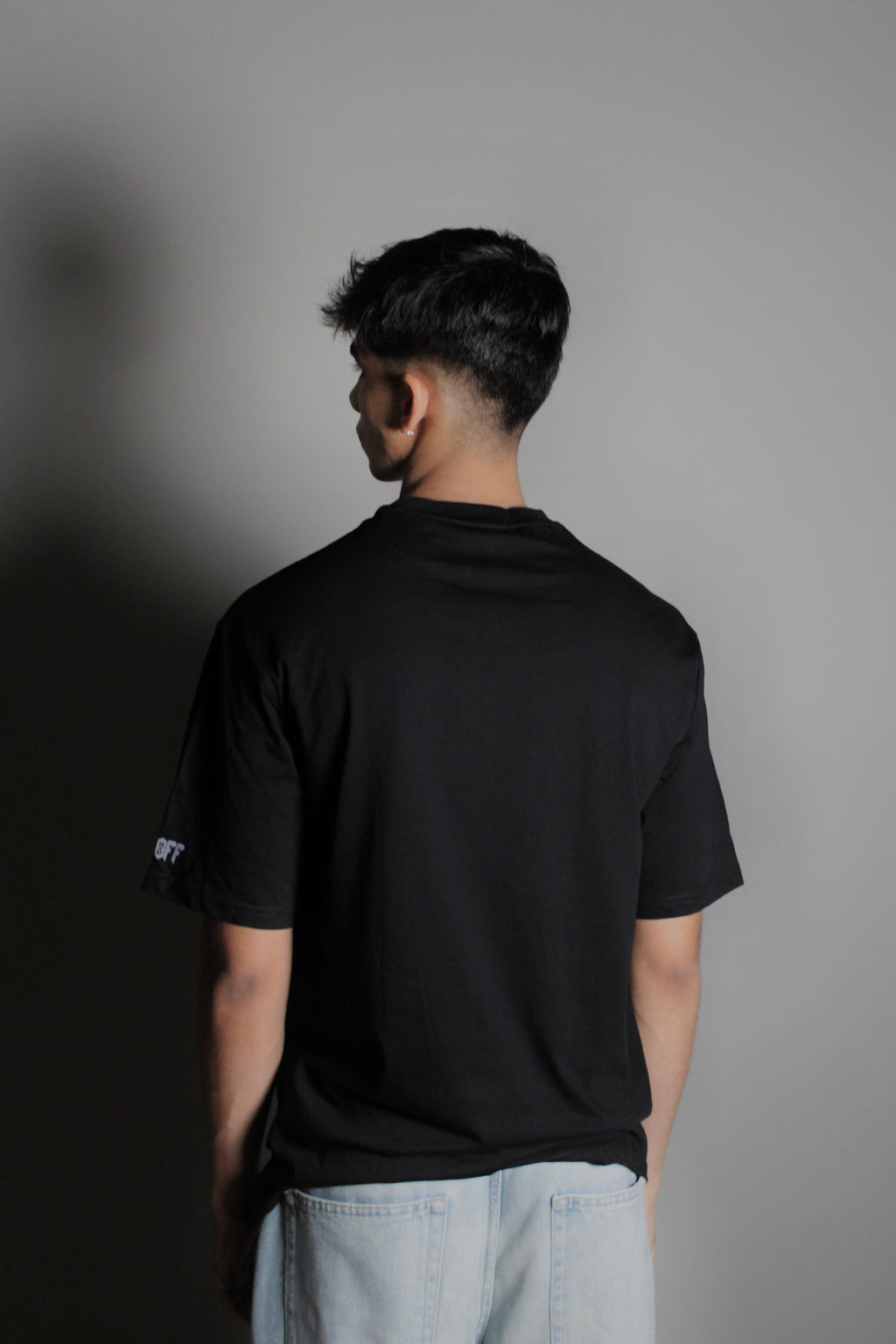 Black basic tee