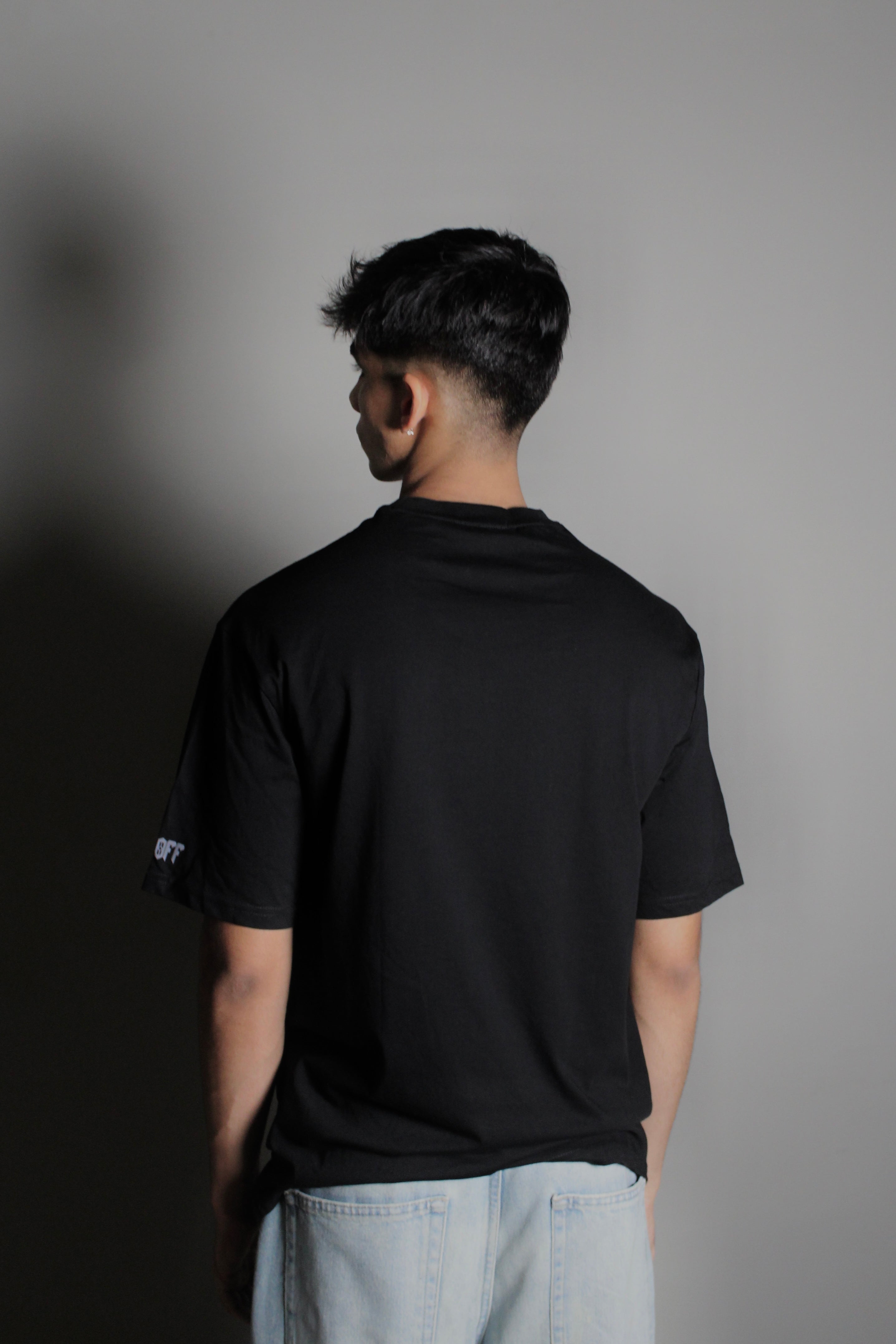 Black basic tee