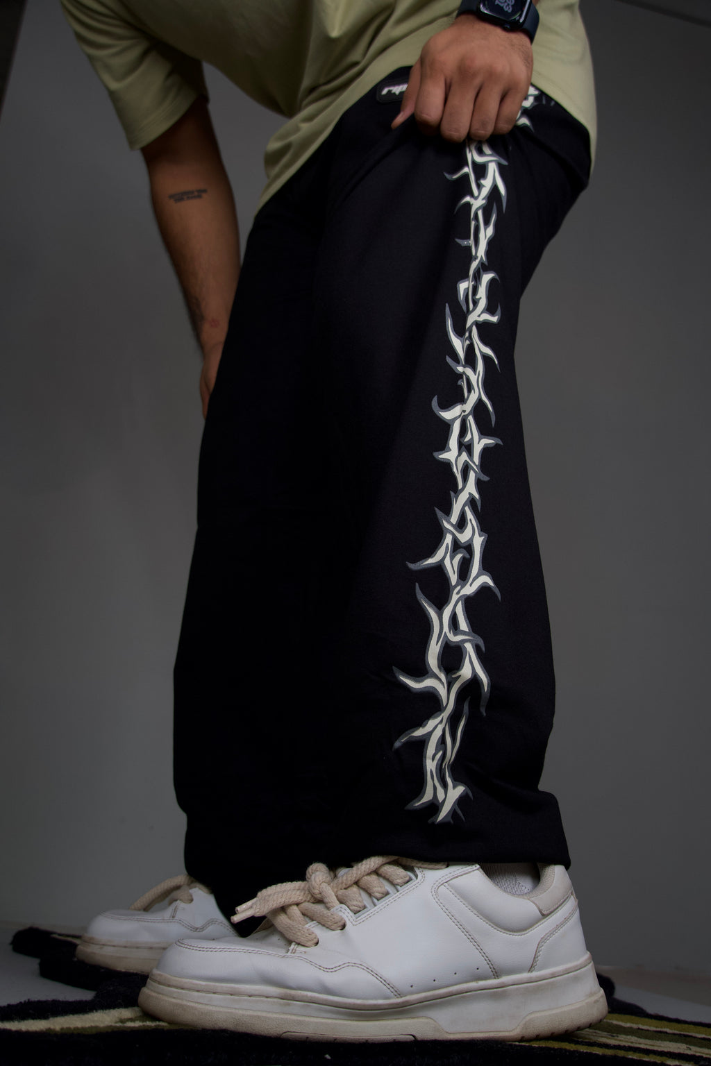 Thorn sweatpants/Bone