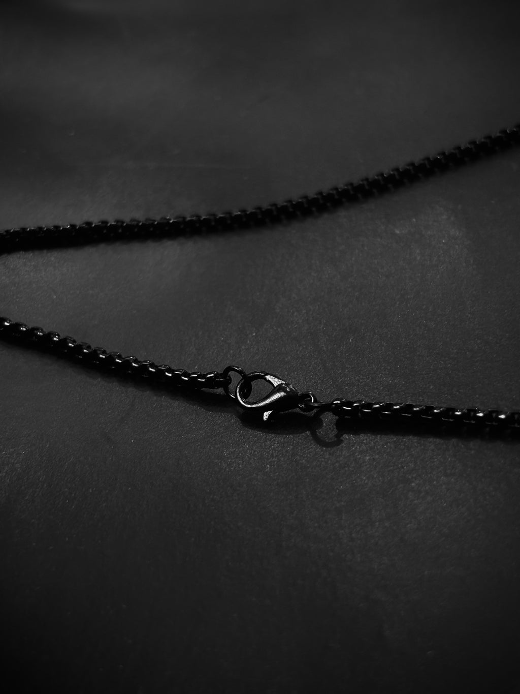 Black cult logo chain