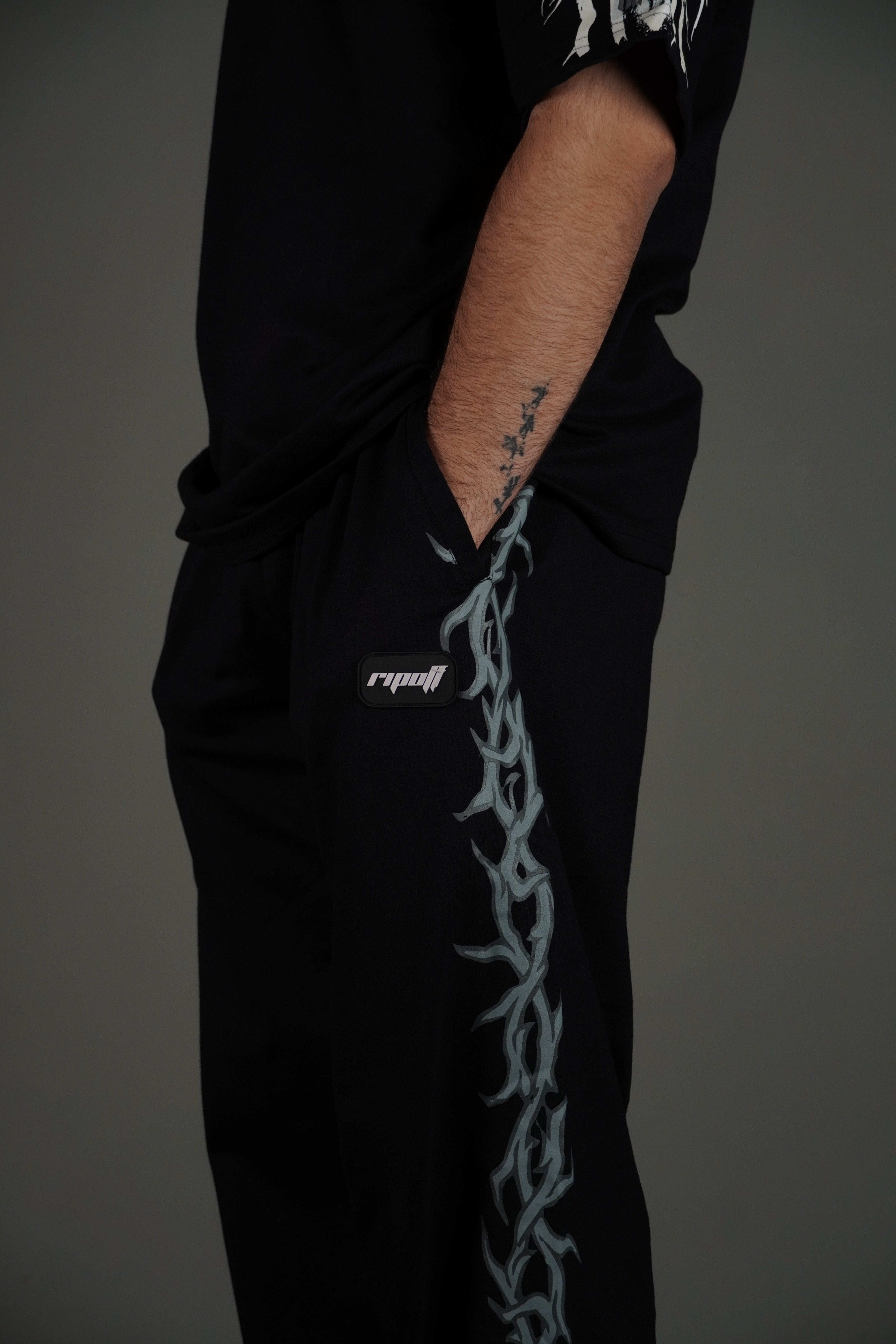 Thorn sweatpants/ Black( Sweat Pants ) by Ripoff