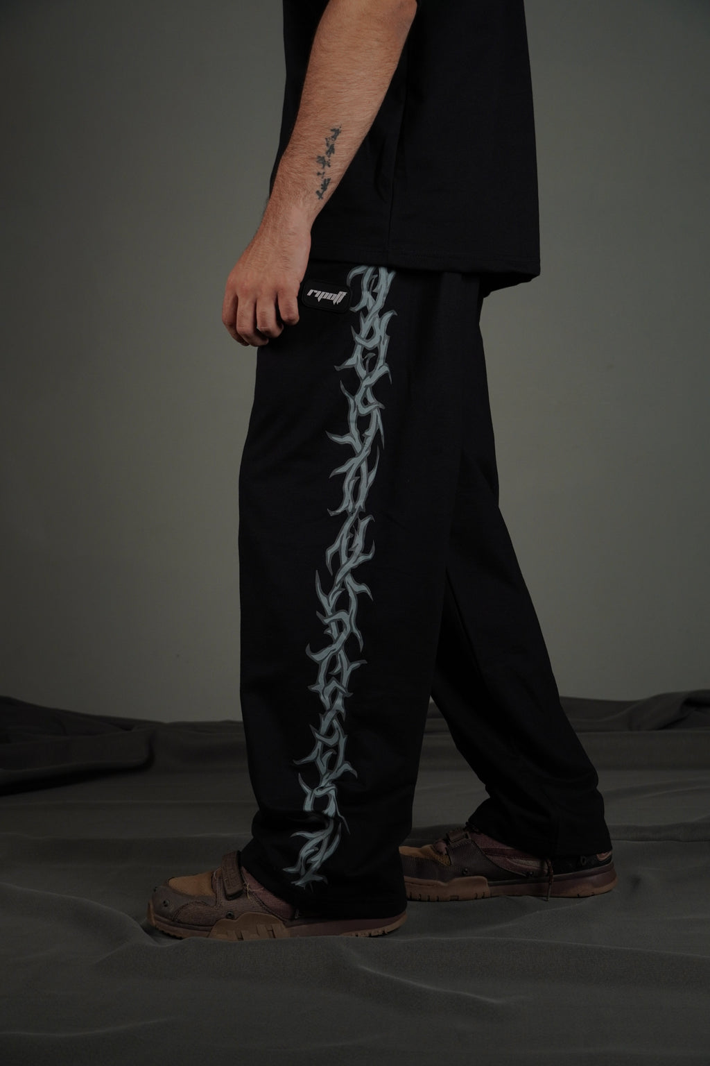 Thorn sweatpants/ Black( Sweat Pants ) by Ripoff